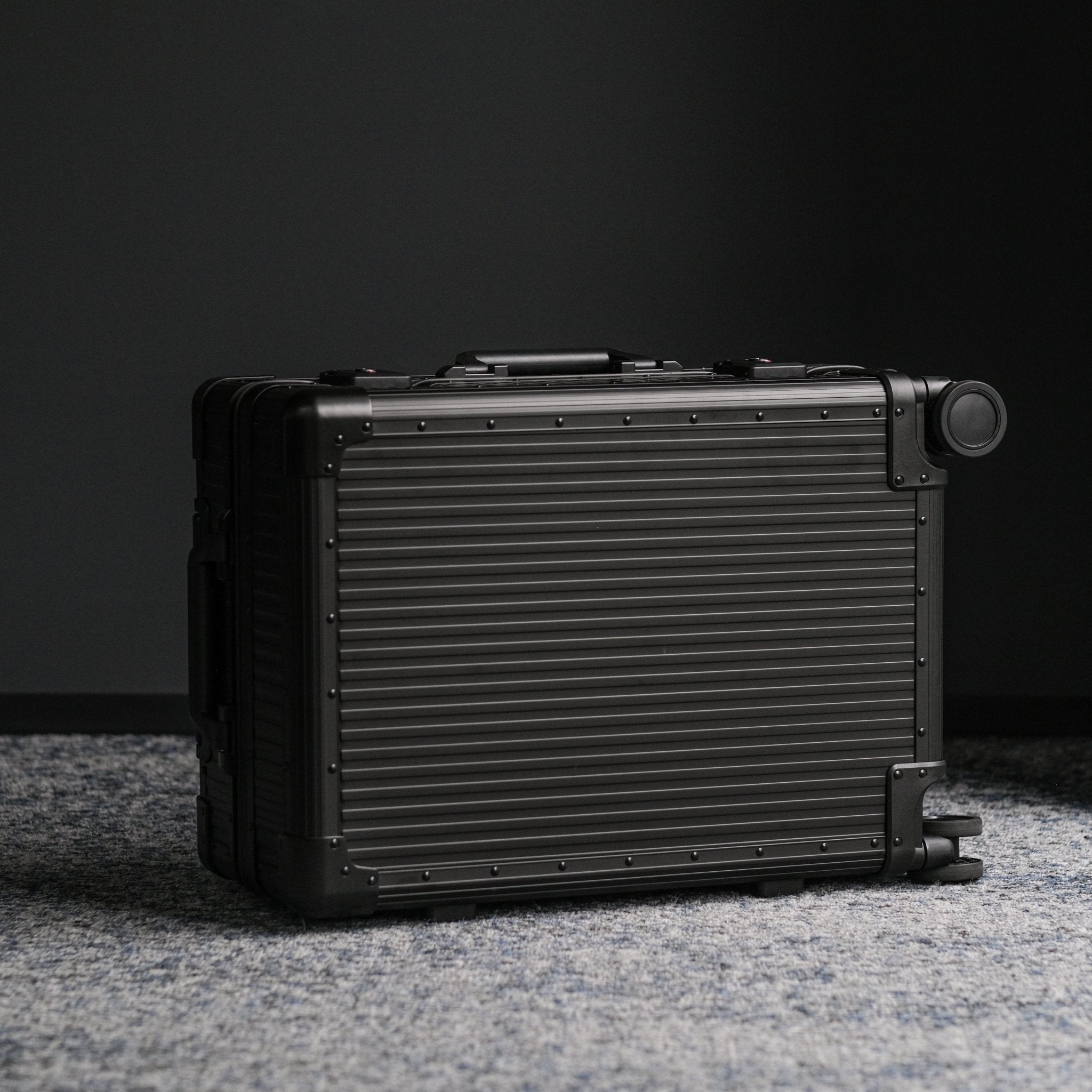 Aluminum Suitcase OP.13 (Black) - OPUS