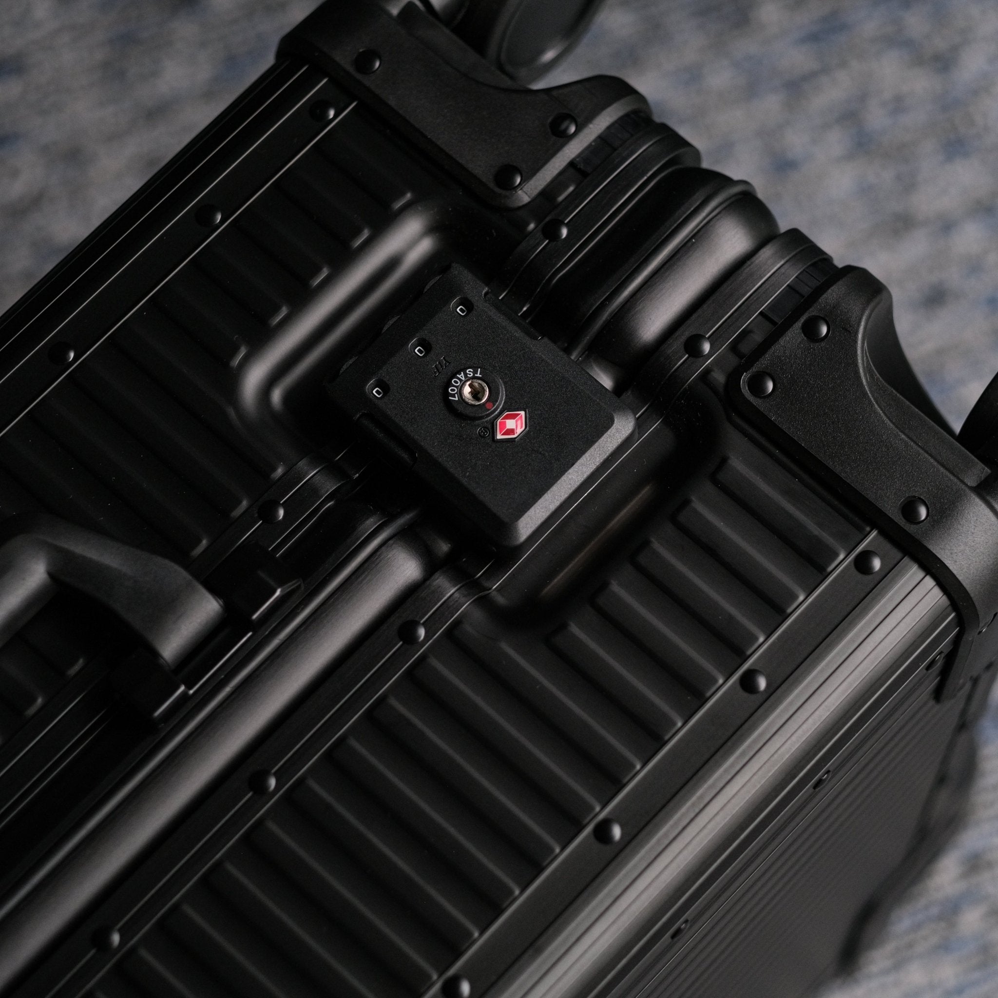 Aluminum Suitcase OP.13 (Black) - OPUS