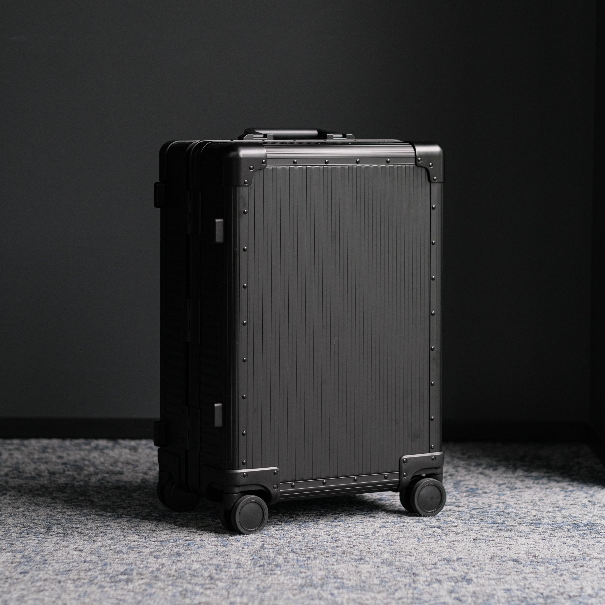 Aluminum Suitcase OP.13 (Black) - OPUS