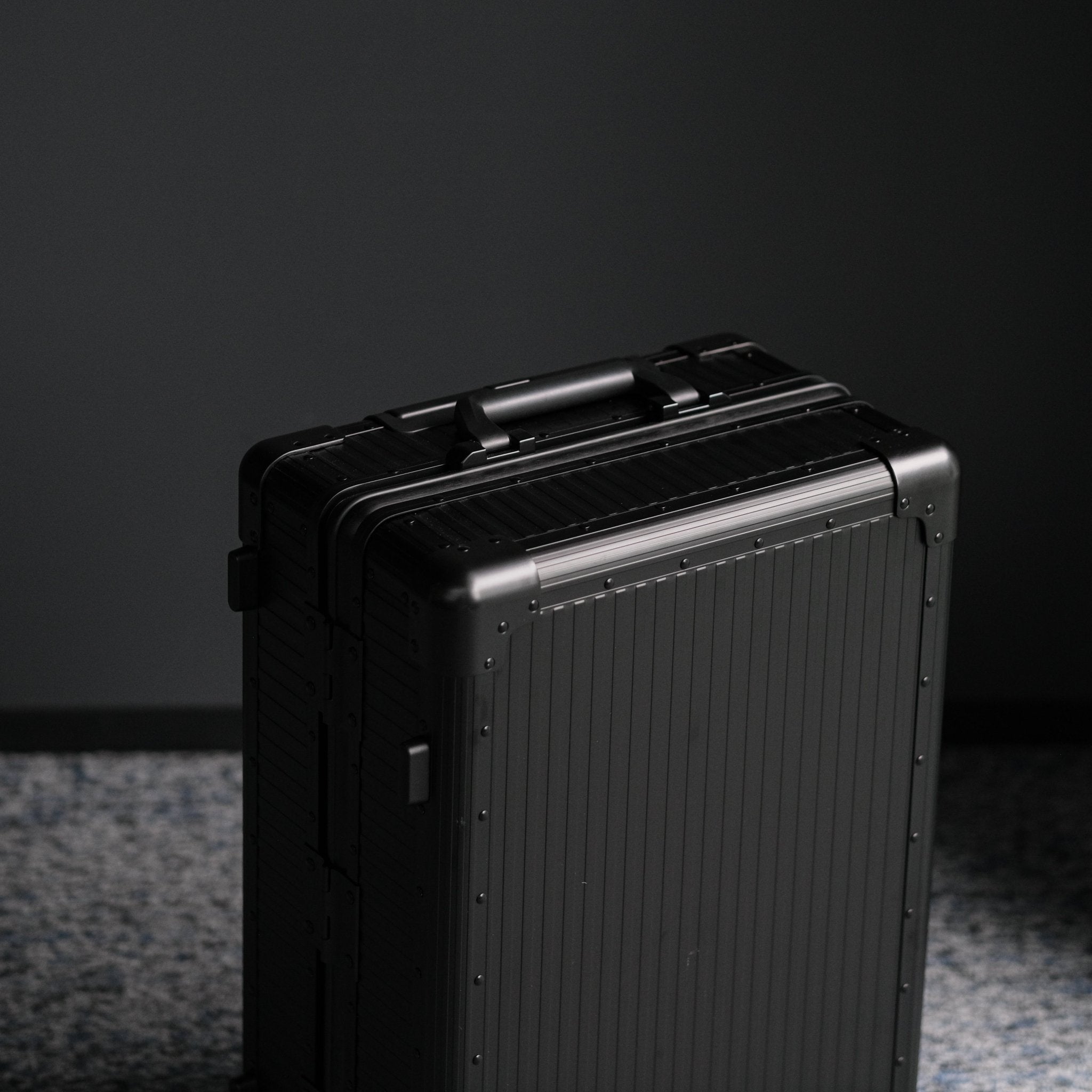 Aluminum Suitcase OP.13 (Black) - OPUS