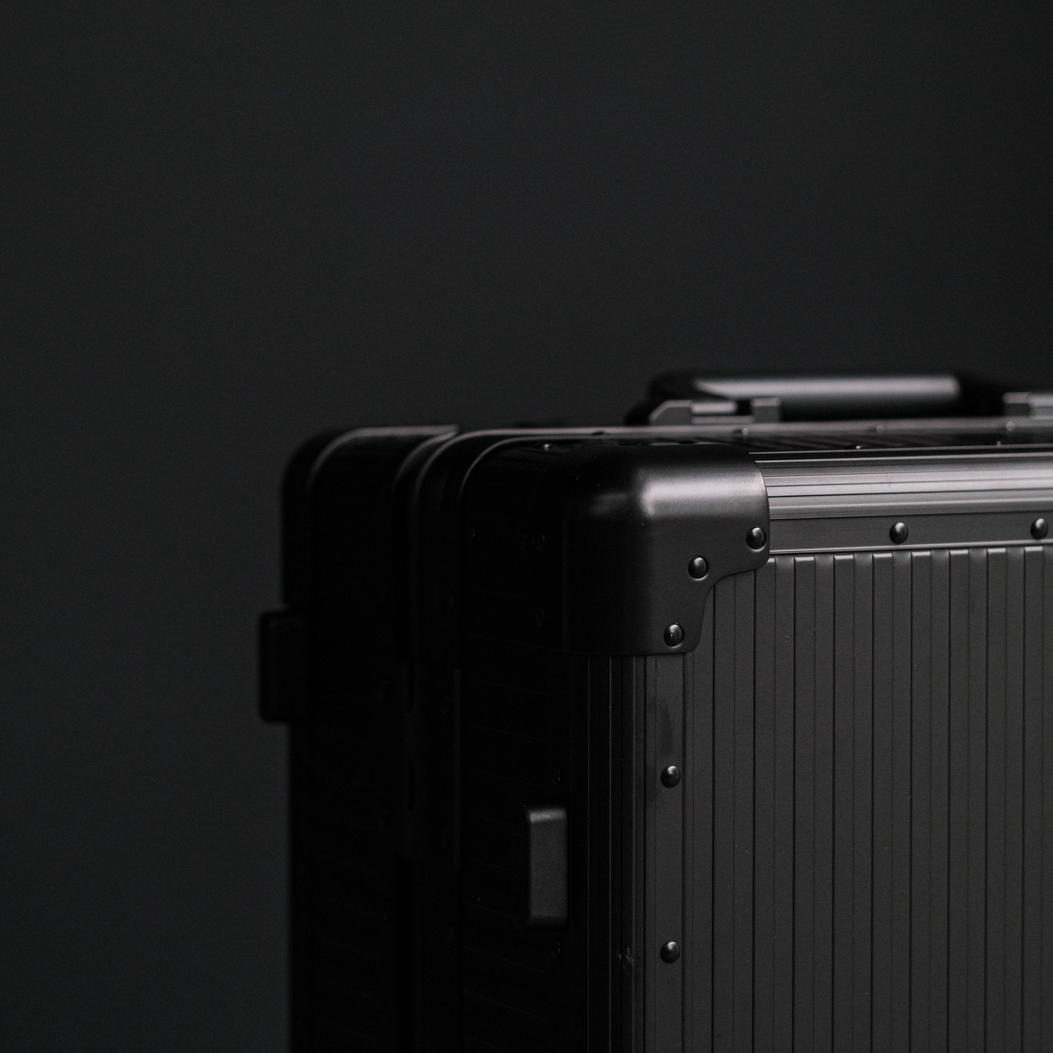 Aluminum Suitcase OP.13 (Black) - OPUS