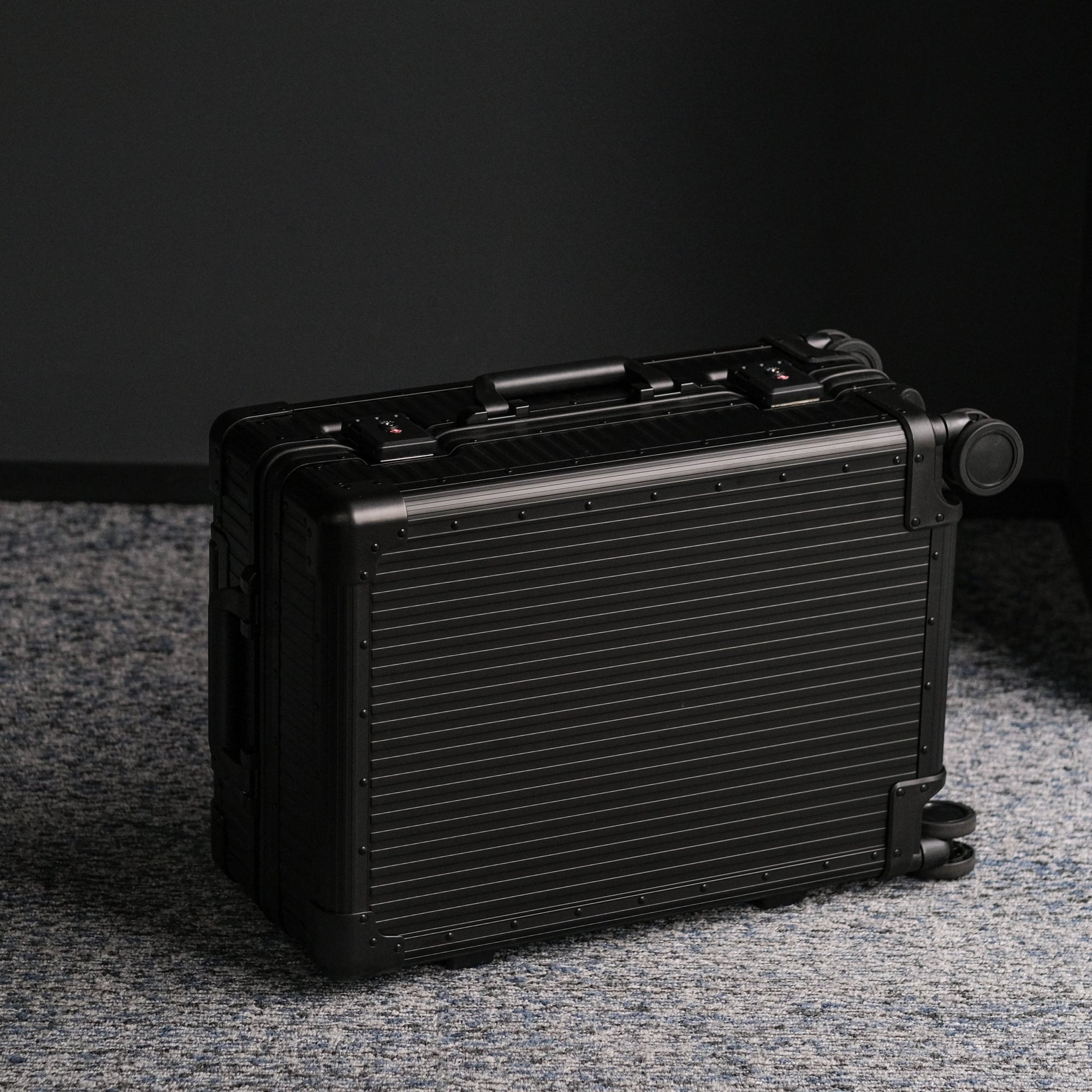 Aluminum Suitcase OP.13 (Black) - OPUS