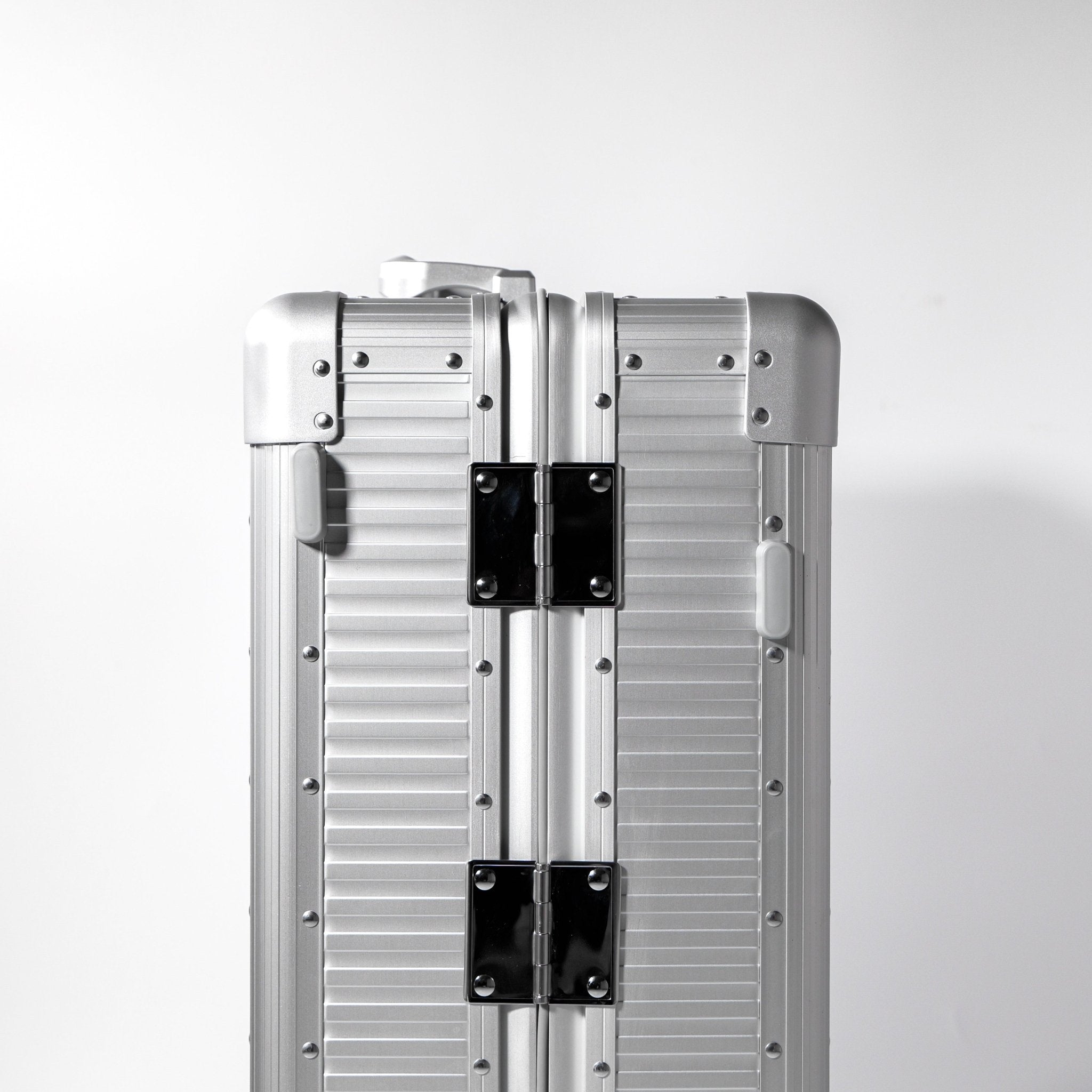 Aluminum Suitcase OP.13 | OPUS